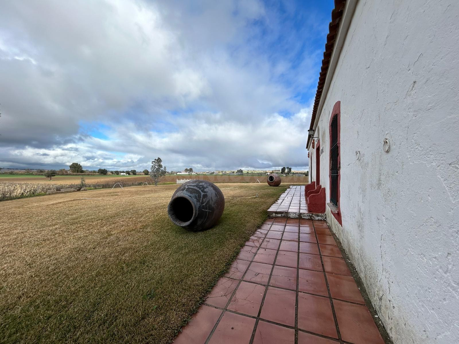 FINCA DE 22 HECTAREAS CON CASERIO Y PISCINA!!! - foto 3