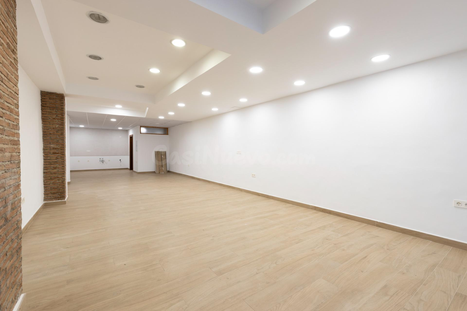 SE VENDE LOCAL TOTALMENTE REFORMADO EN PLENO CENTRO DE GRANADA (ALMONA DE SAN JUAN DE DIOS)