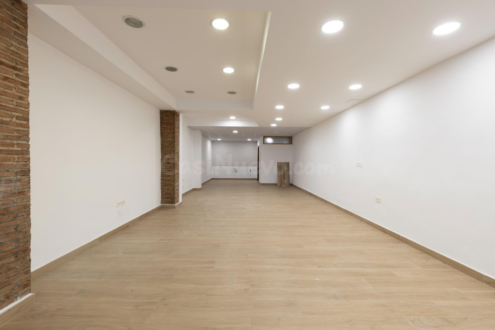 SE VENDE LOCAL TOTALMENTE REFORMADO EN PLENO CENTRO DE GRANA - foto 2