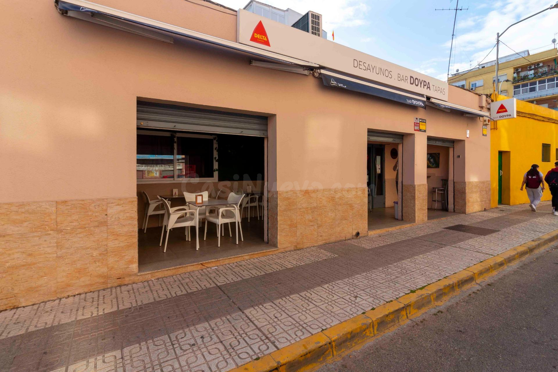 Amplio Local Comercial en Zona San Roque, Badajoz - foto 2