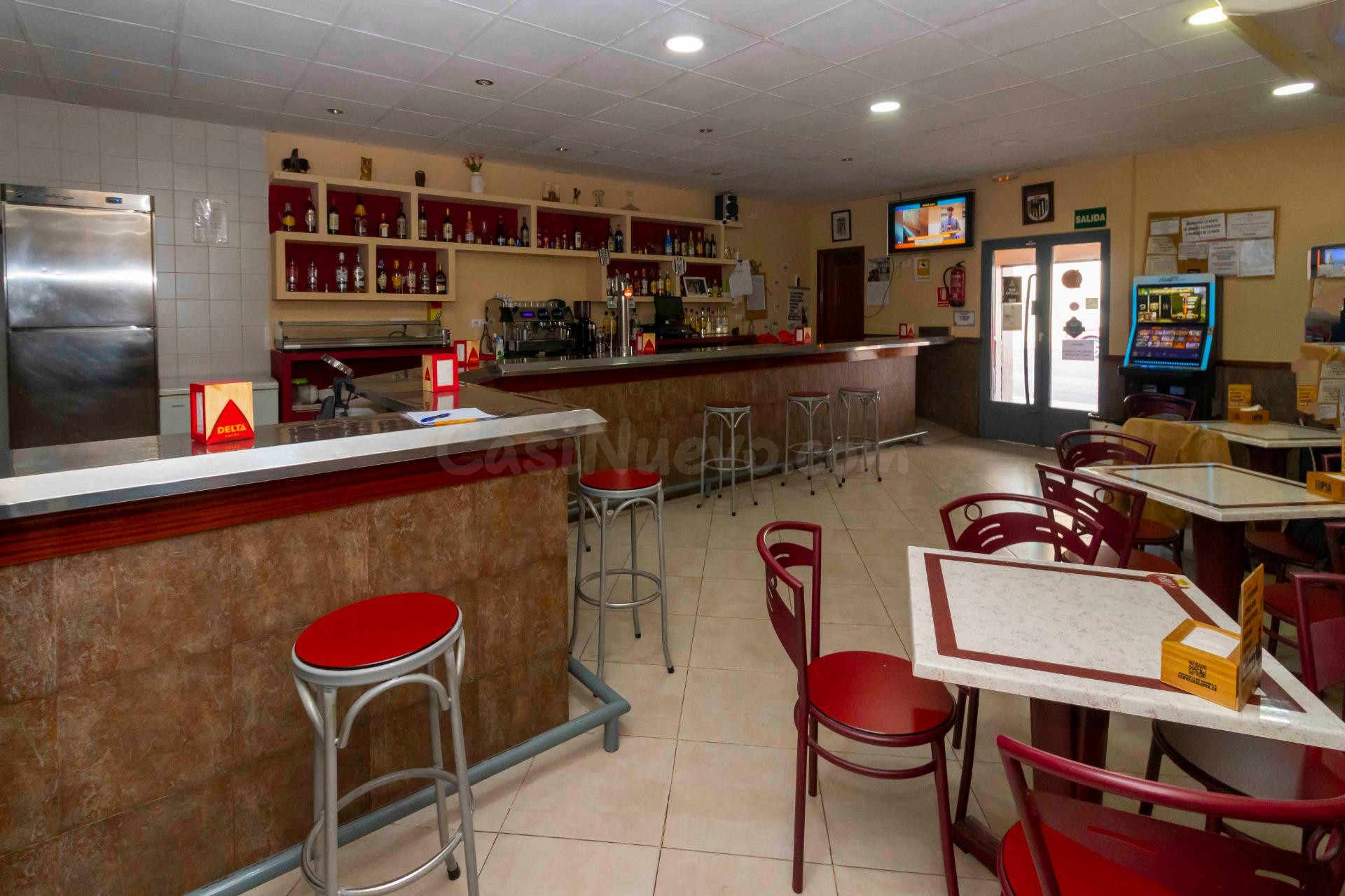 Amplio Local Comercial en Zona San Roque, Badajoz - foto 4