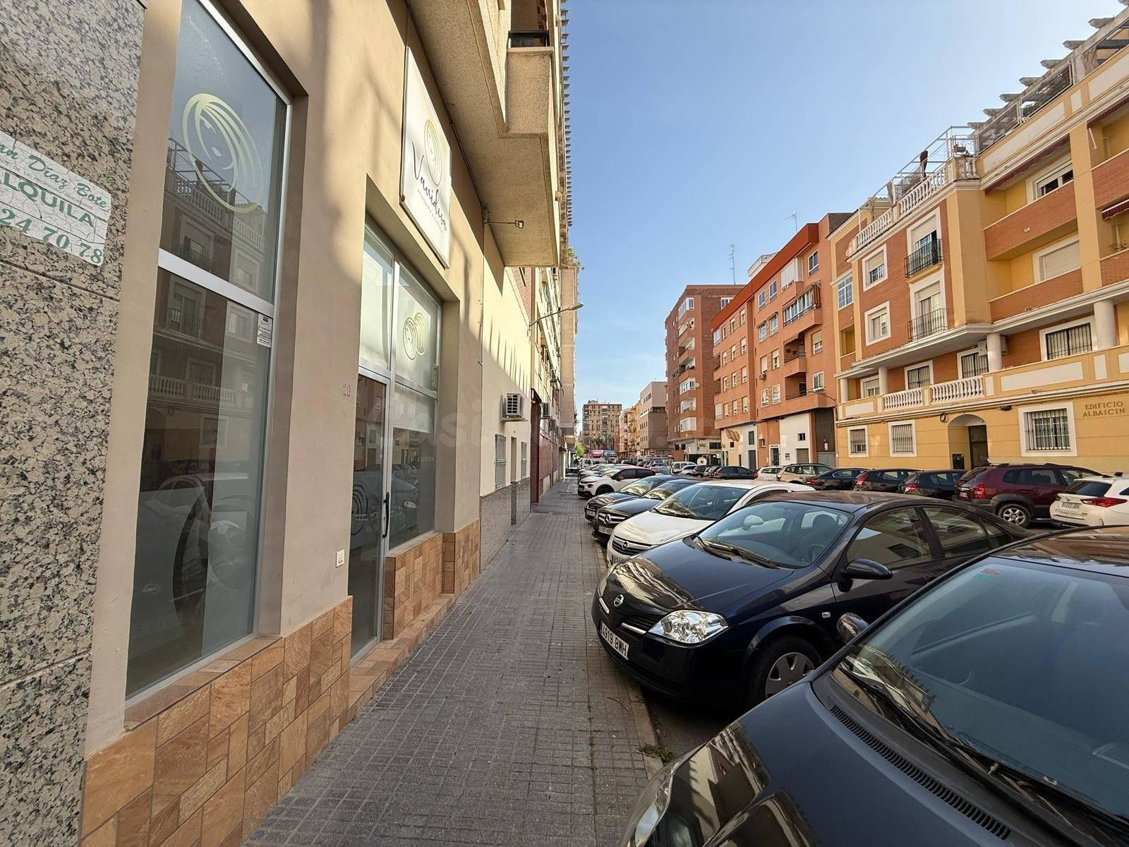 Oportunidad Única: Local Comercial en el Corazón de Badajoz - foto 2