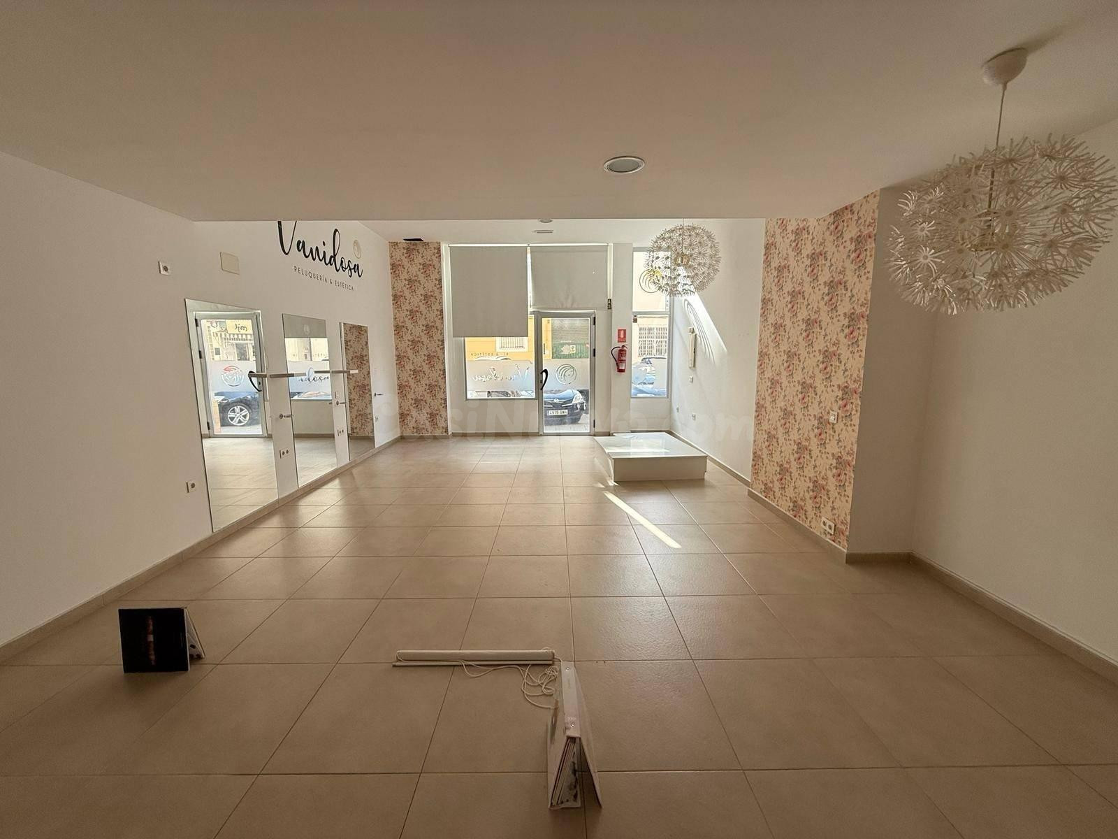 Oportunidad Única: Local Comercial en el Corazón de Badajoz - foto 3
