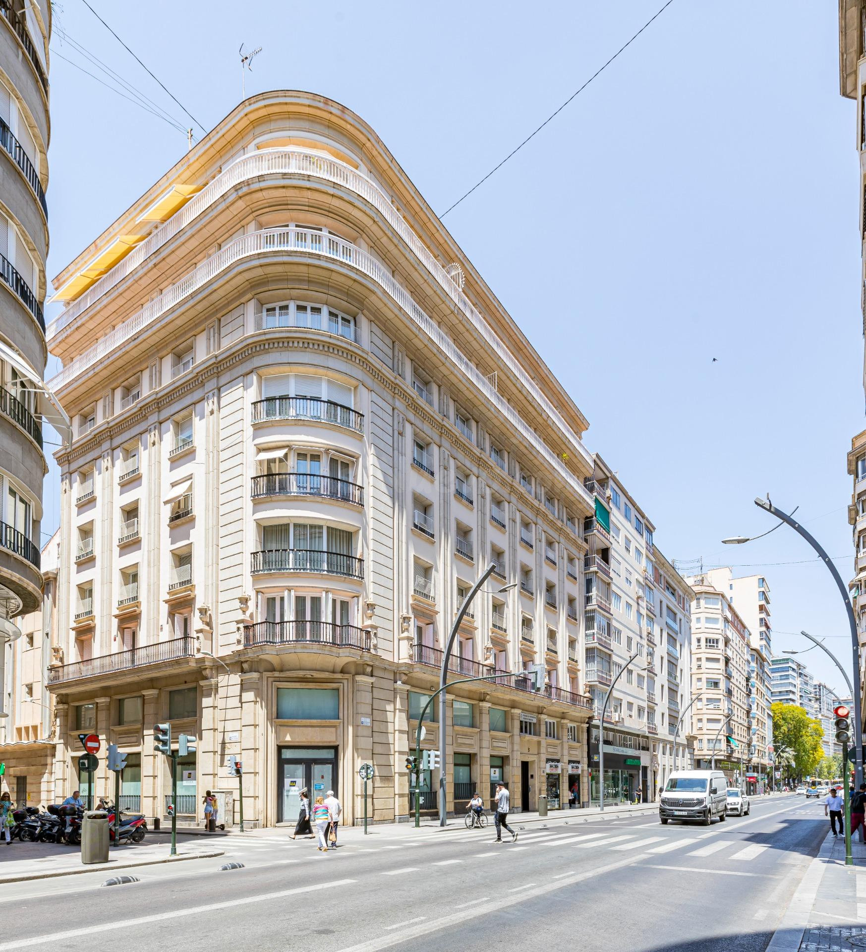Exclusiva vivienda de 220 m2 en edificio señorial de Gran Ví