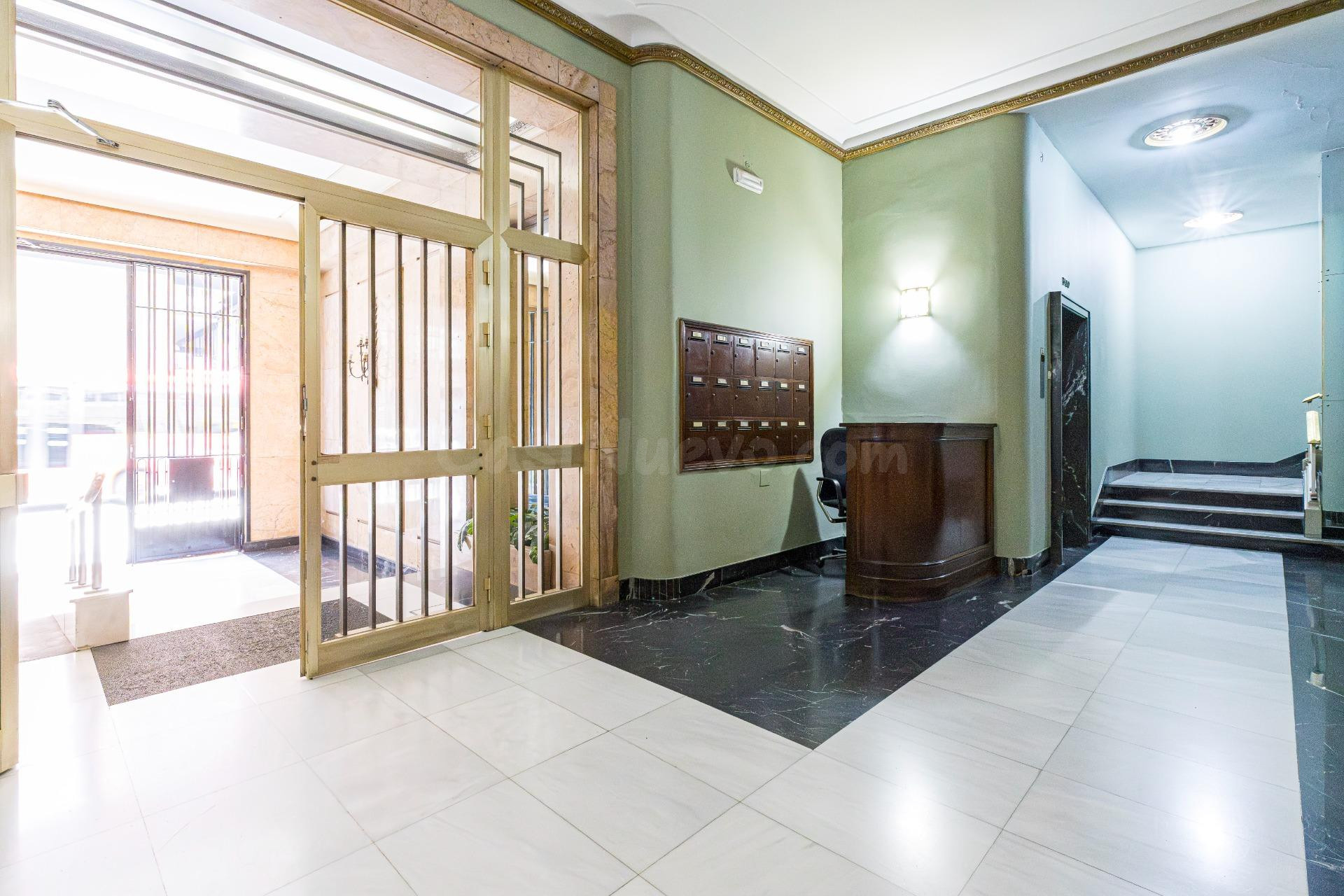 Exclusiva vivienda de 220 m2 en edificio señorial de Gran Ví - foto 3