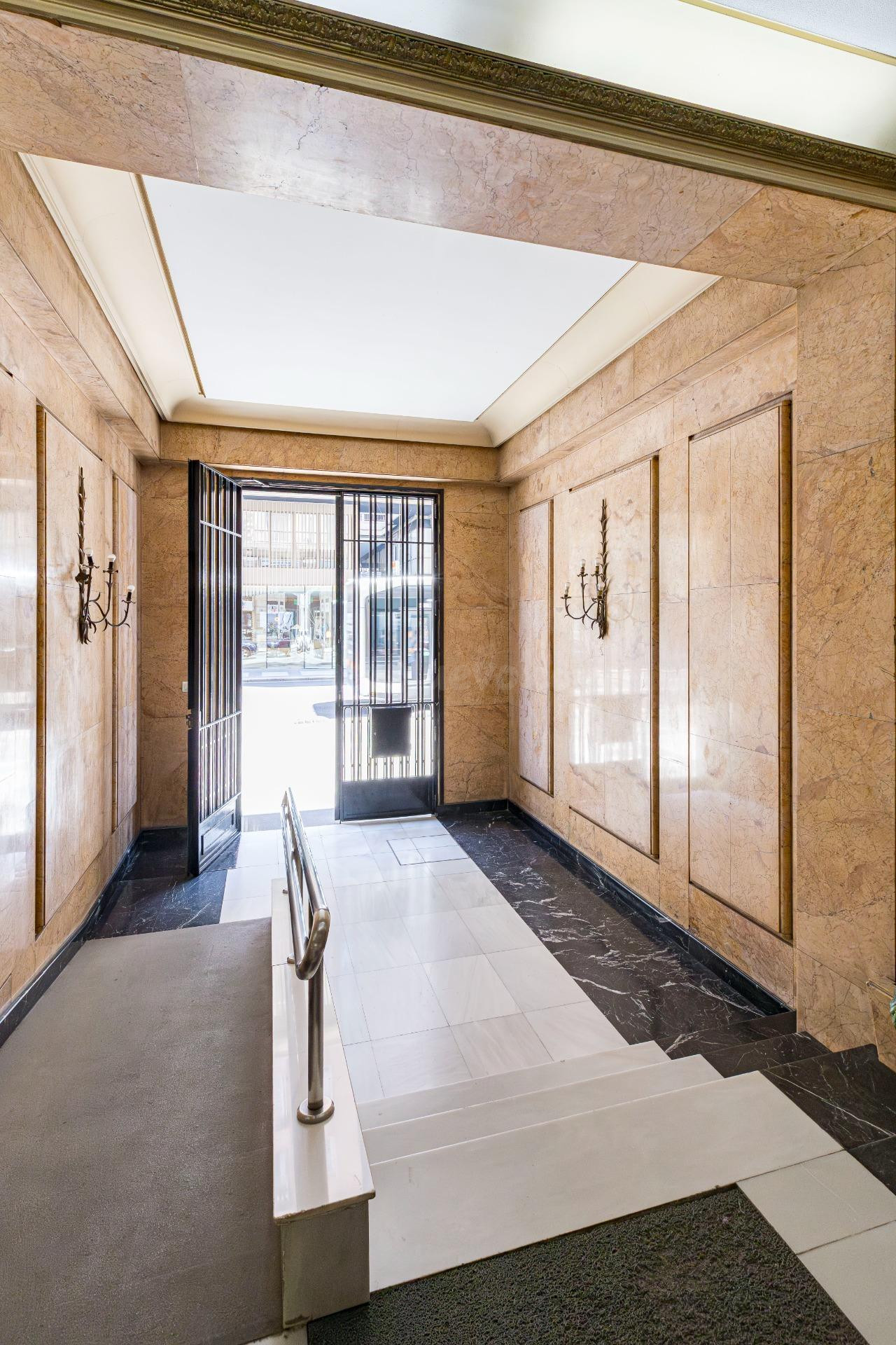Exclusiva vivienda de 220 m2 en edificio señorial de Gran Ví - foto 4