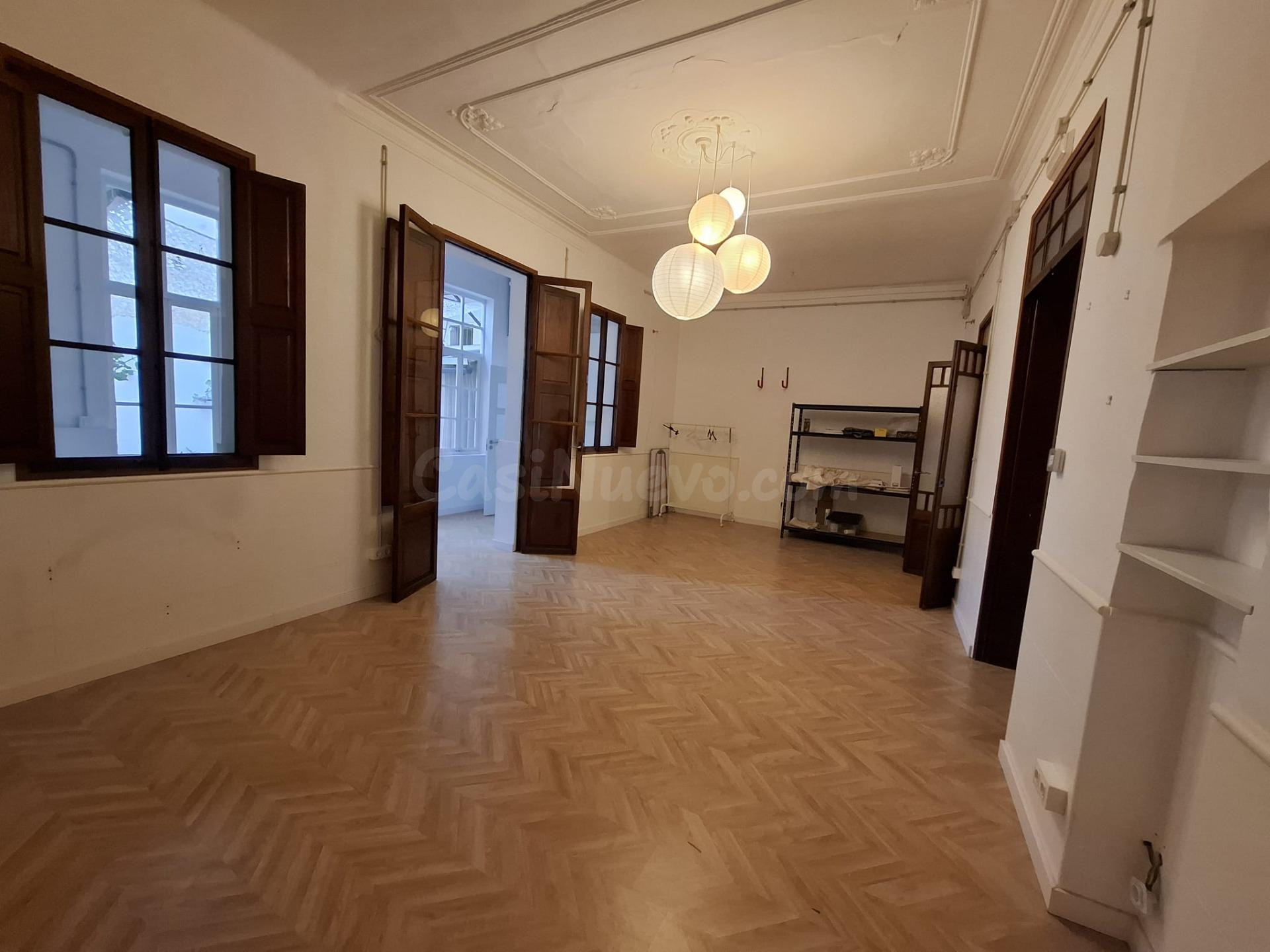 Local céntrico con patio privado. - foto 3