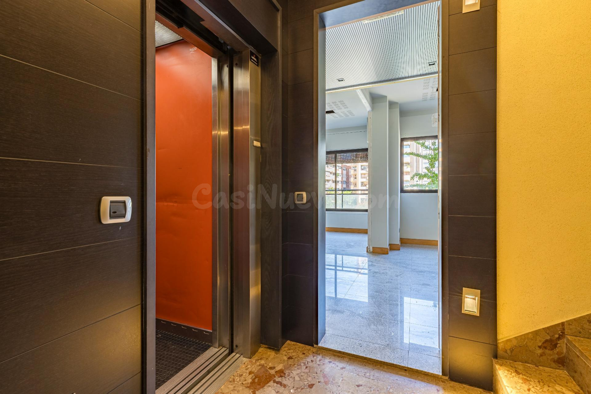 Amplio piso en venta junto a Gran Vía, Plaza Santa Isabel. - foto 3