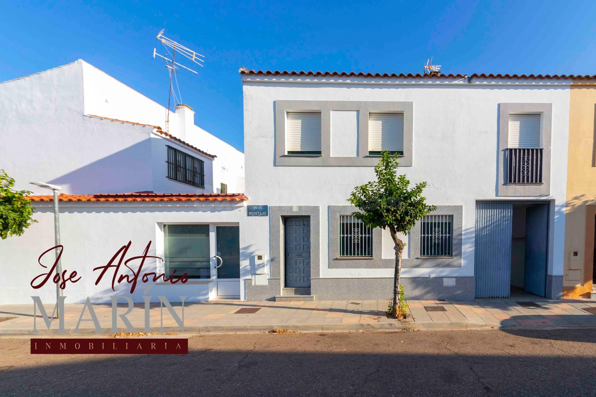 Casa adosada dúplex en Valdelacalzada con 50m de patio - foto 2