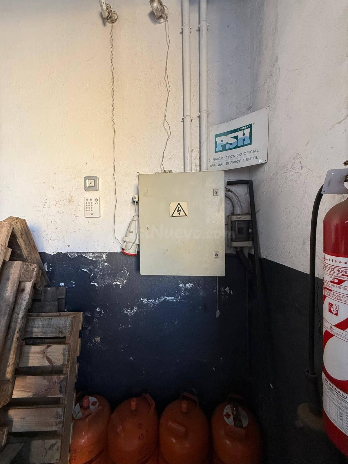 Amplia Nave Industrial en Badajoz - Oportunidad de Inversión - foto 3