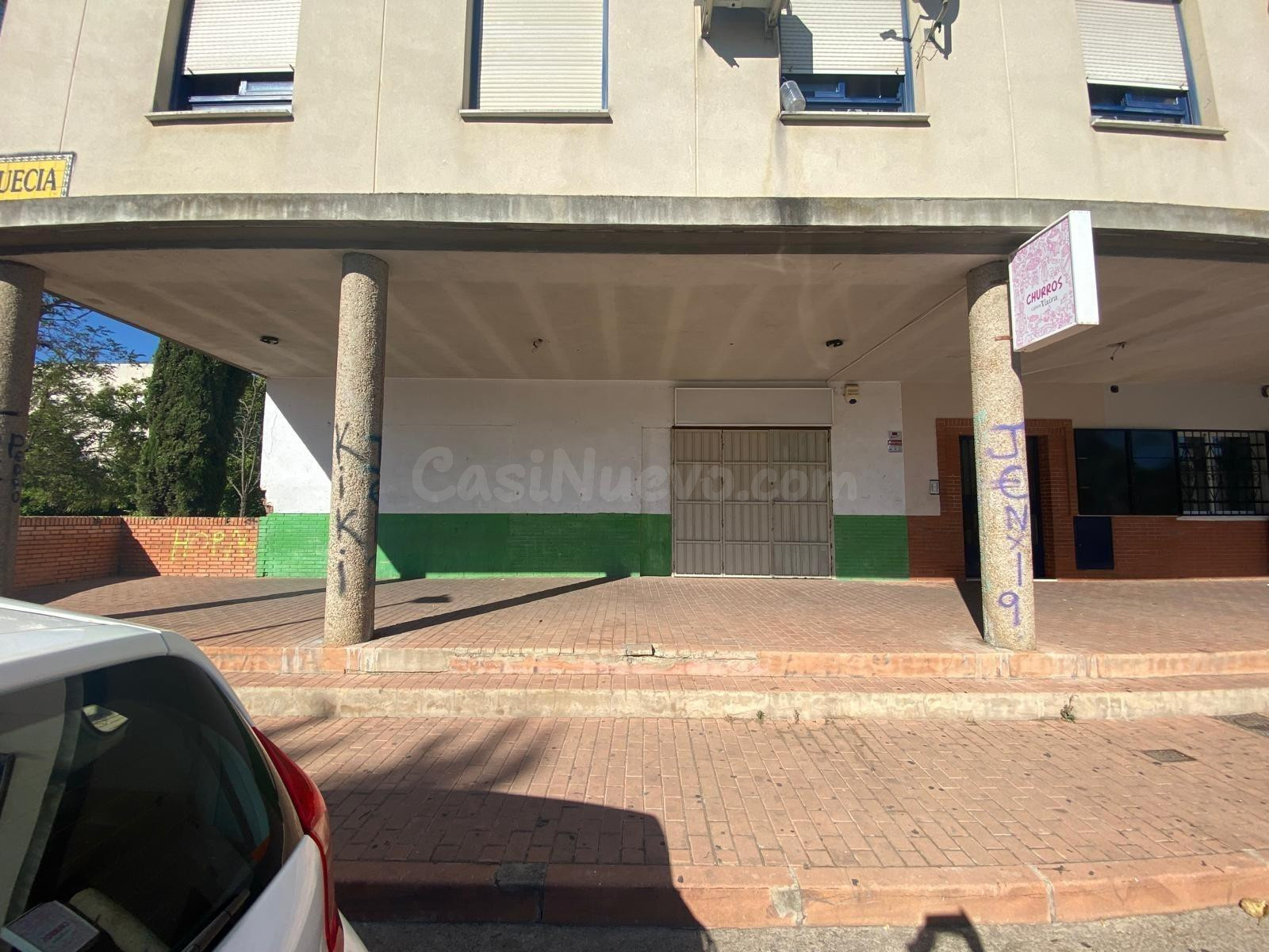Local comercial 103m² en venta - Cerro de Reyes - foto 2