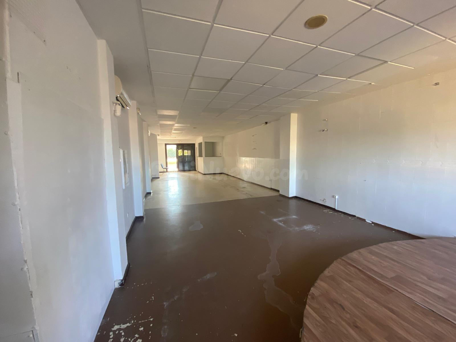 Local comercial 103m² en venta - Cerro de Reyes - foto 3