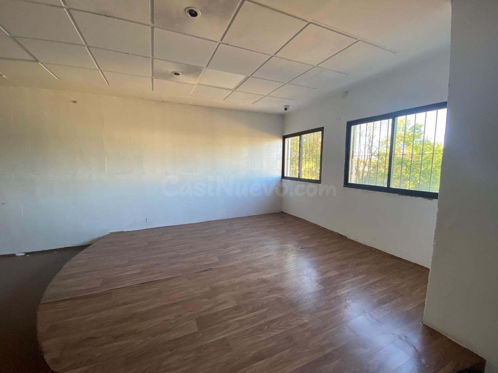 Local comercial 103m² en venta - Cerro de Reyes - foto 4