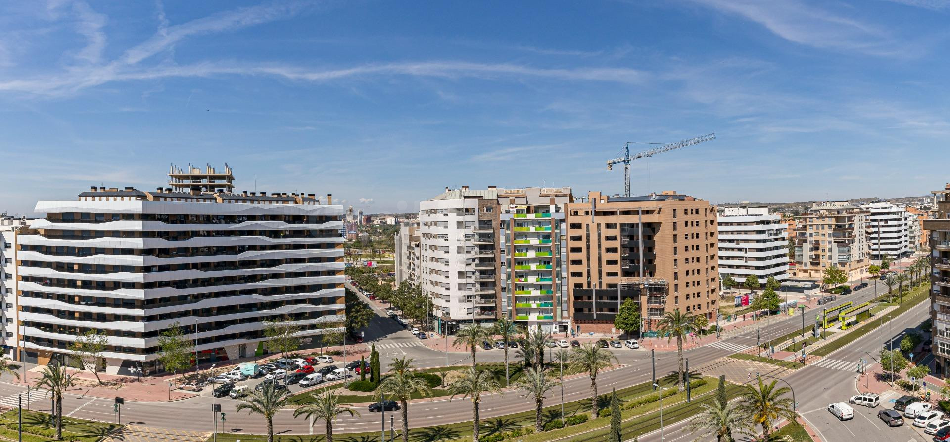 ESPECTACULAR VIVIENDA EN AVENIDA JUAN DE BORBÓN