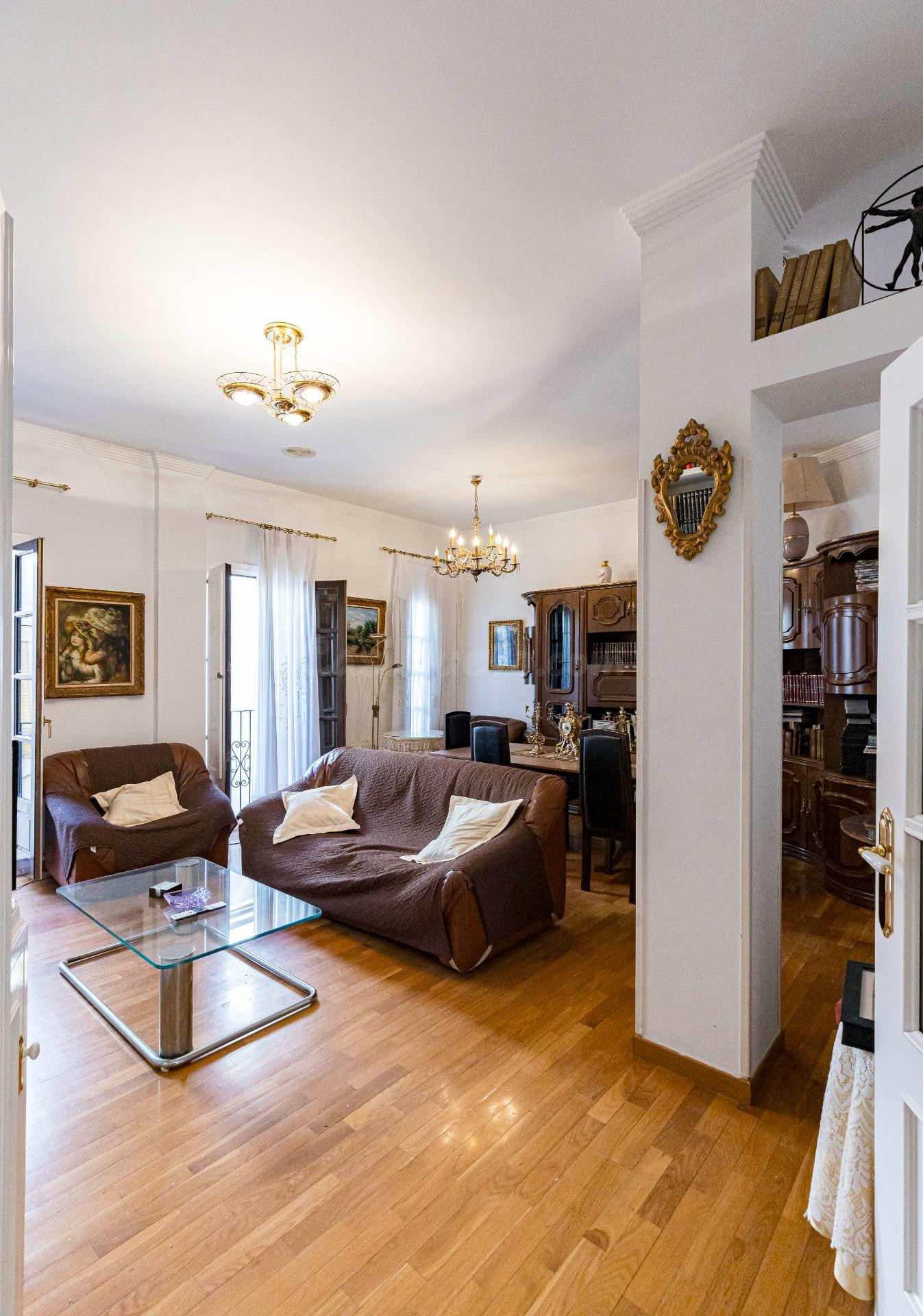 Exclusiva vivienda con garaje a unos pasos de la Catedral - foto 2