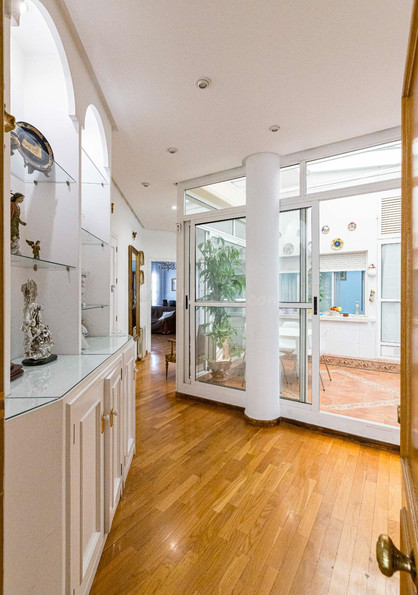 Exclusiva vivienda con garaje a unos pasos de la Catedral - foto 4