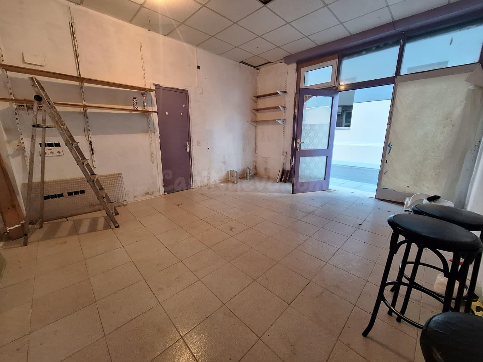 Local en venda al centre d’Igualada per 35.000 € – Ideal neg - foto 2