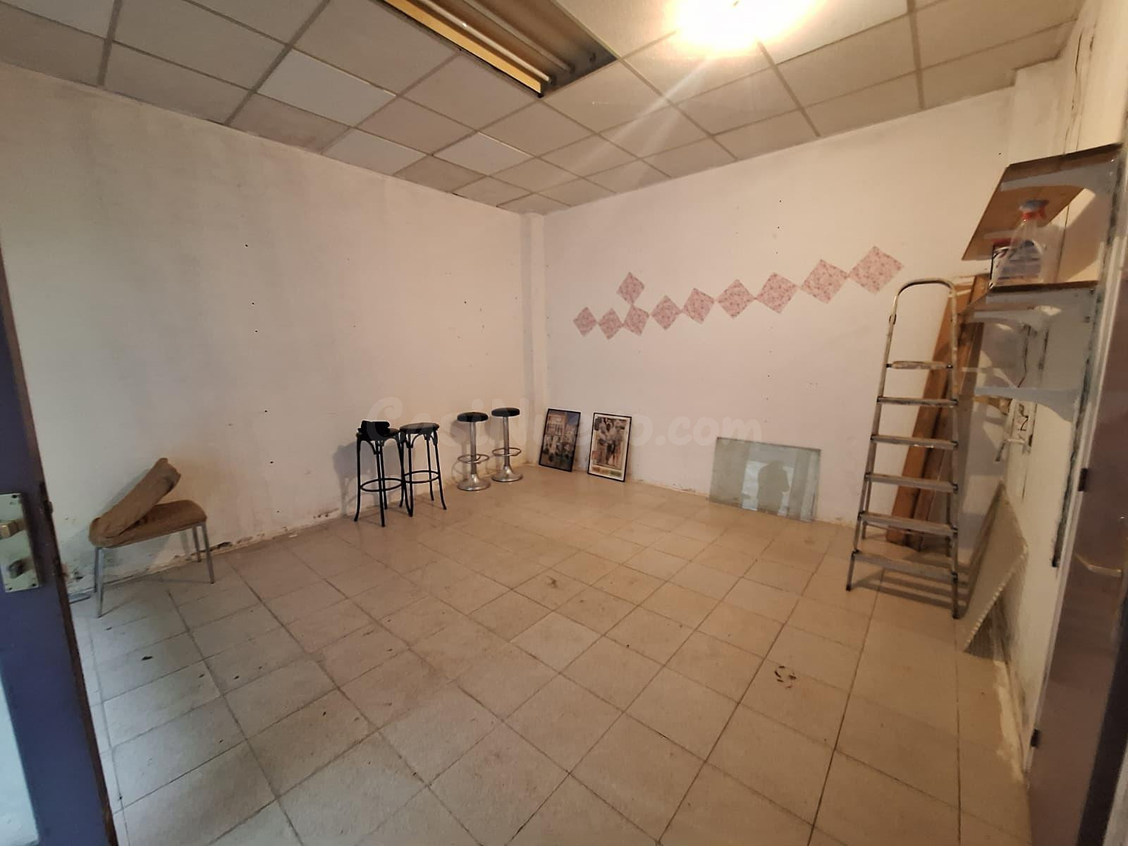 Local en venda al centre d’Igualada per 35.000 € – Ideal neg - foto 4