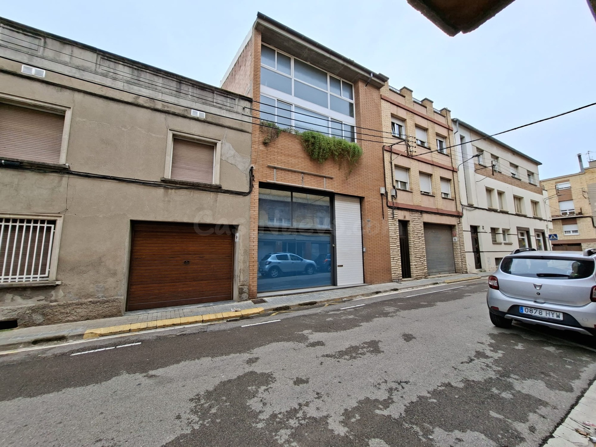 Edifici comercial en lloguer al Poble Sec – Igualada