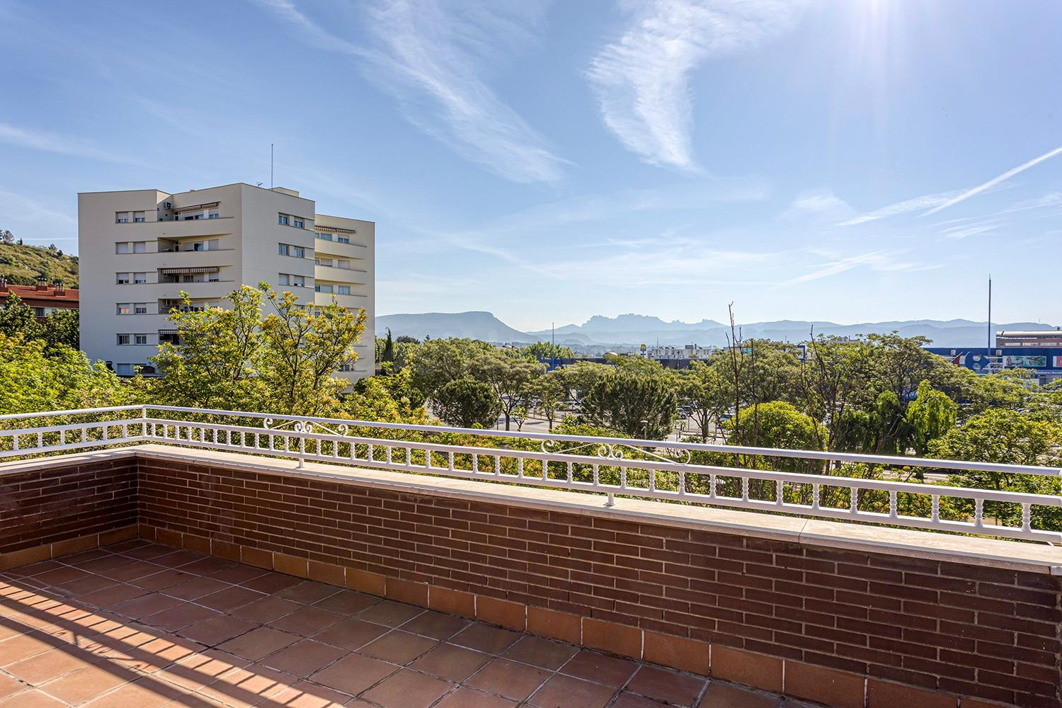 Xalet a tres vents a Les Comes II d’Igualada — espai, llum i - foto 4