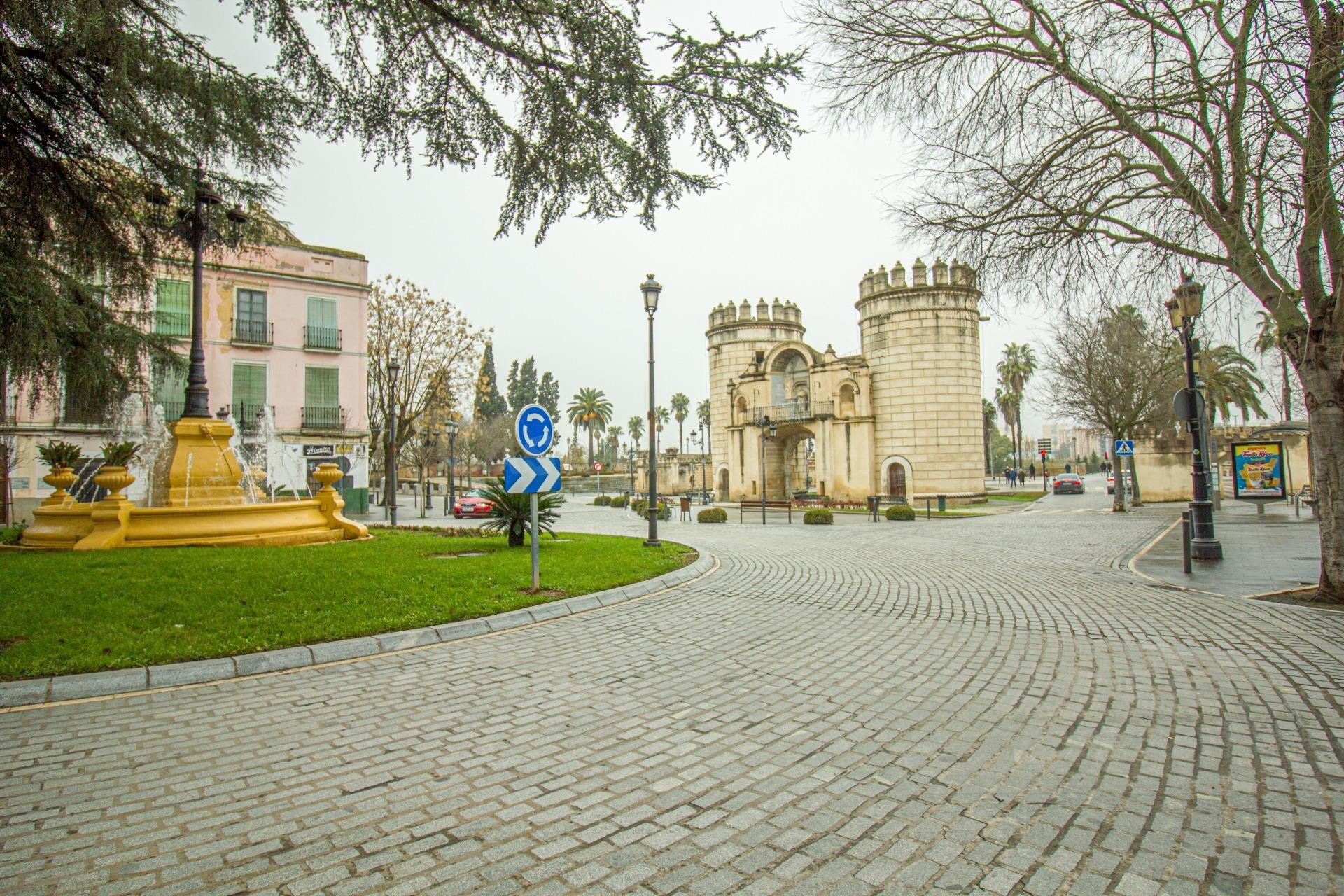 EDIFICIO EN VENTA CON DOS VIVIENDAS Y COCHERA JUNTO A PUERTA PALMA