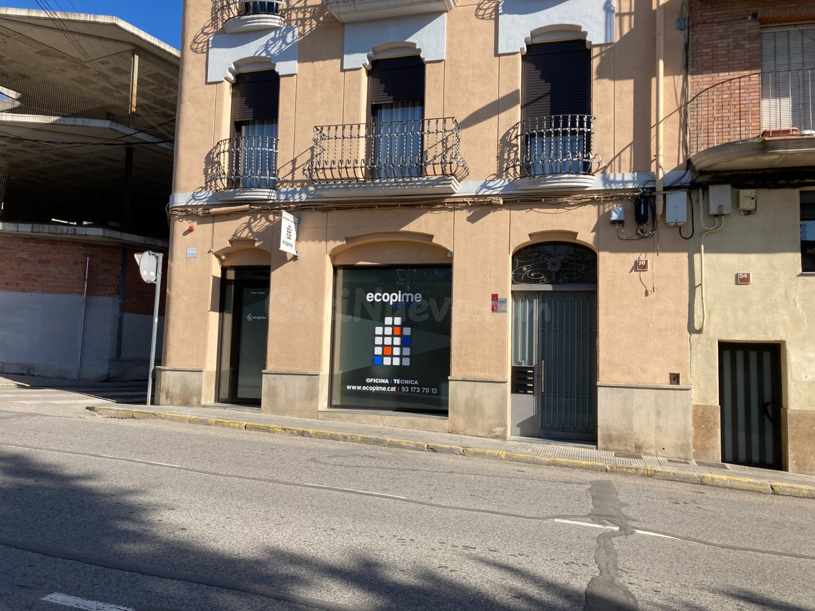 Local comercial de 72 m2 impecable i amb màxima visibilitat 