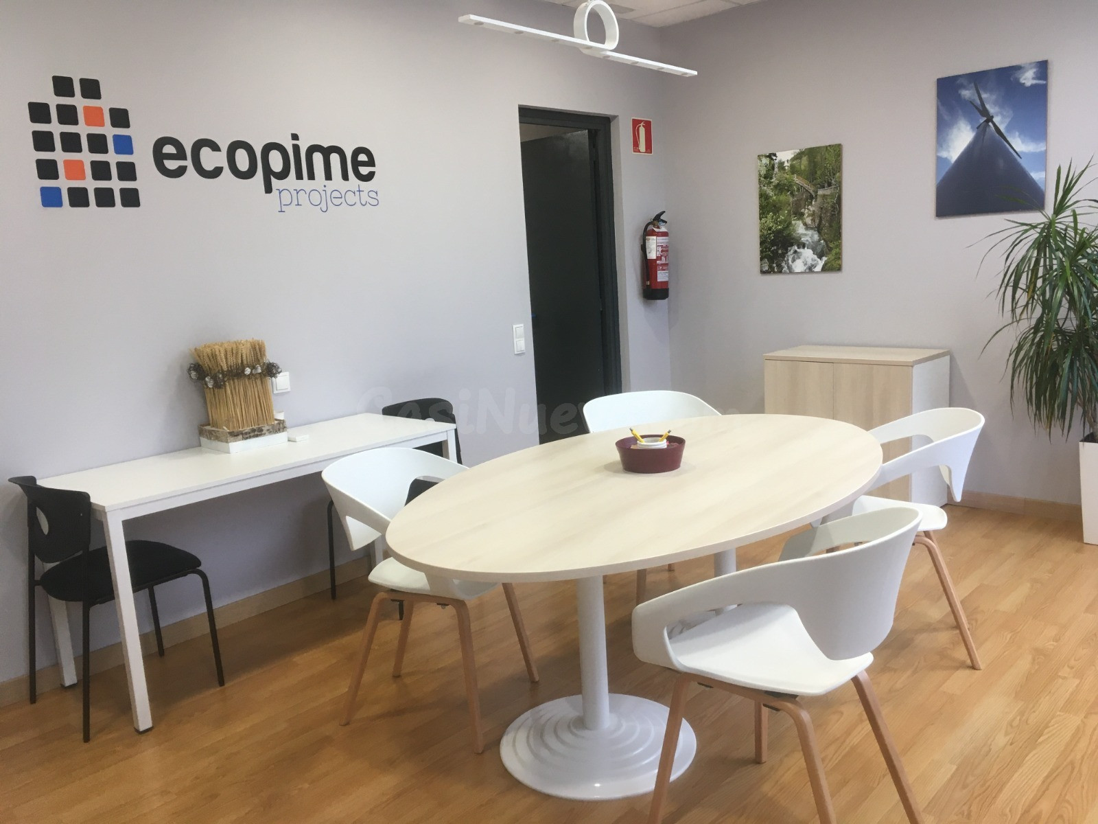 Local comercial de 72 m2 impecable i amb màxima visibilitat  - foto 2