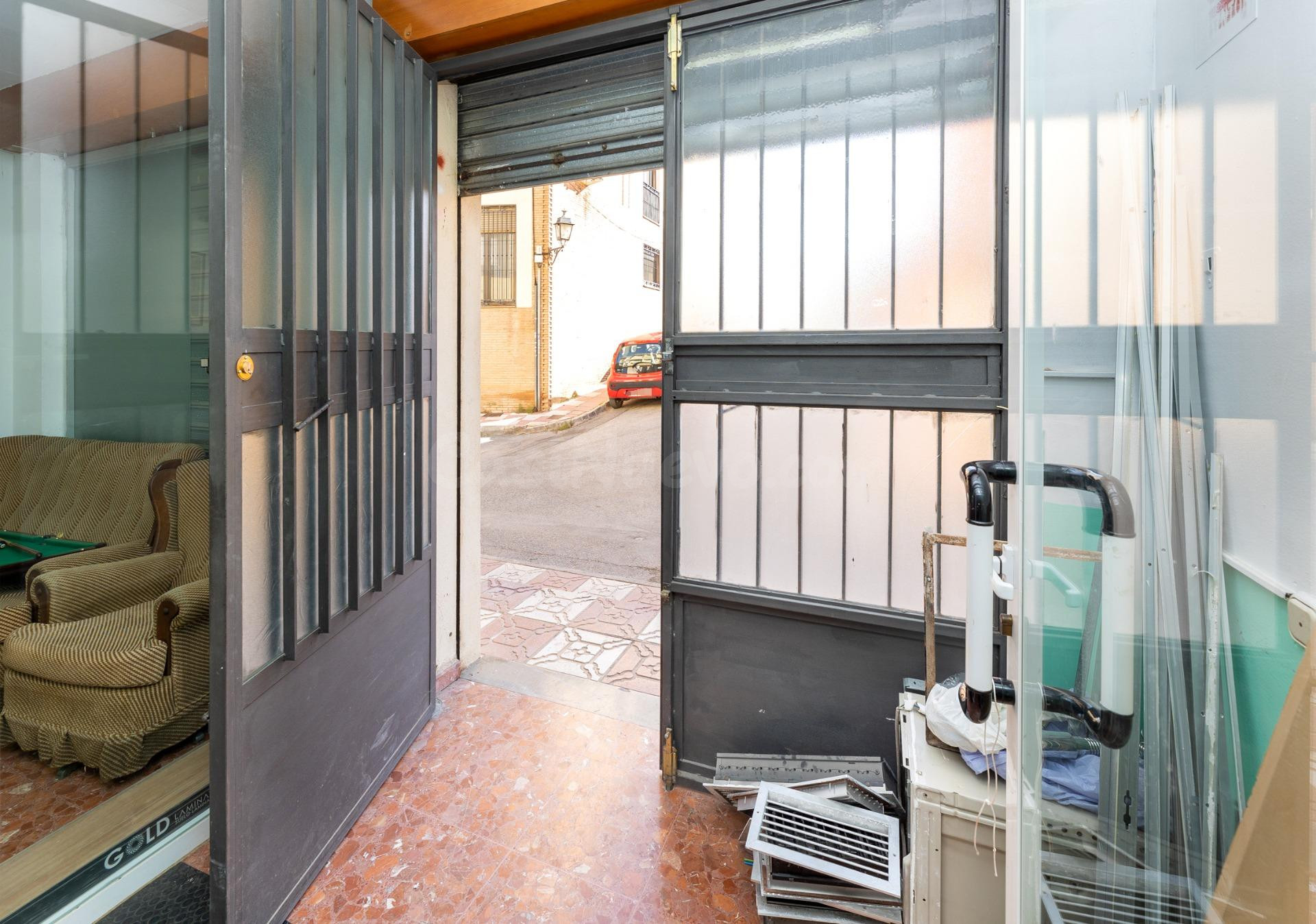 LOCAL COMERCIAL CON 100M2 EN LA ZUBIA - foto 5