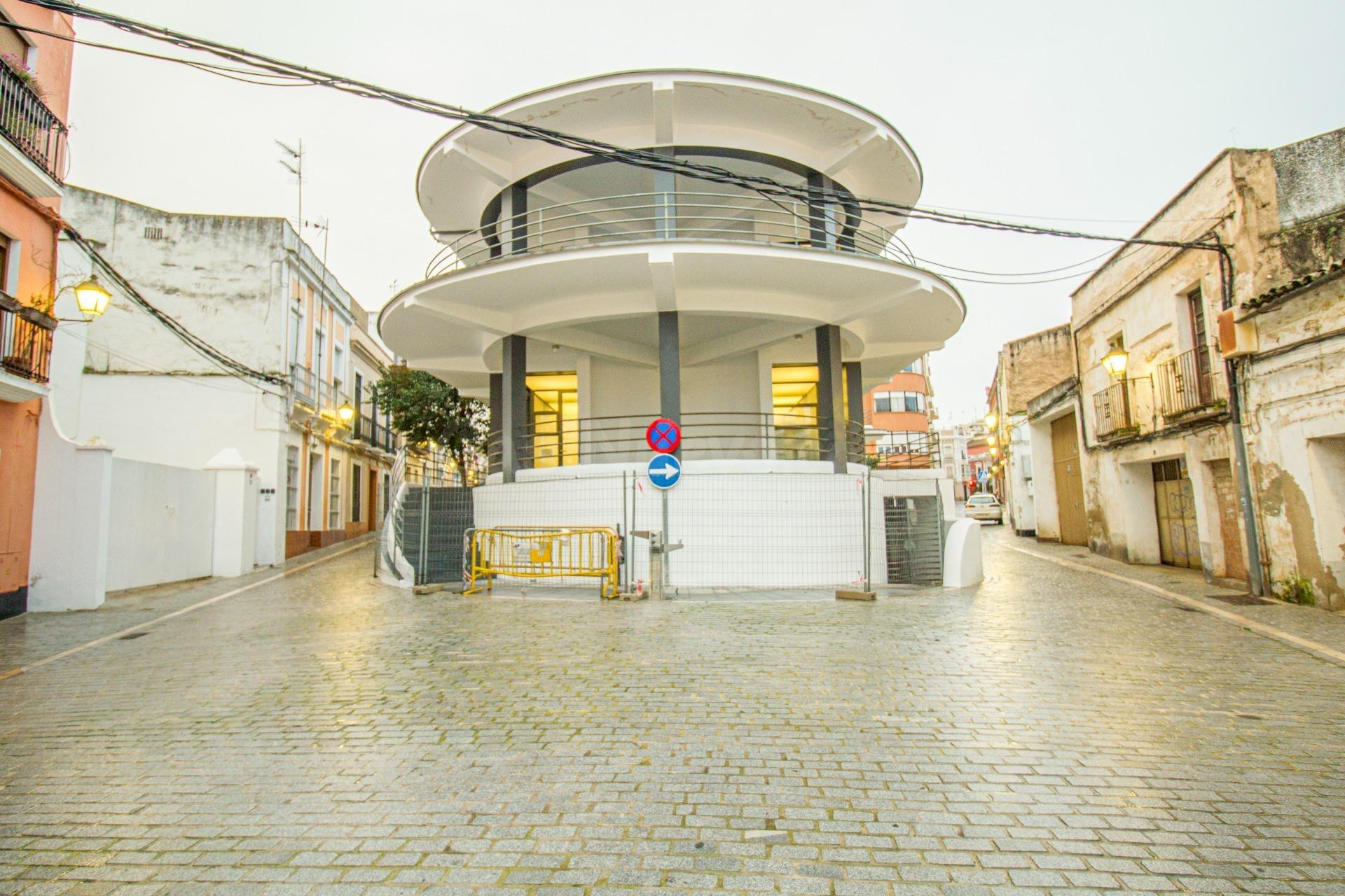 Local con altillo en Plaza Chica – amplio, versátil y con gran potencial en el Casco Antiguo