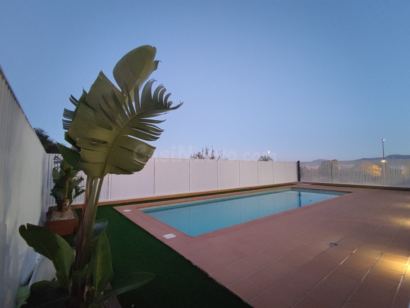Se VENDE piso SEMI-NUEVO junto a JUAN CARLOS I, con TERRAZA,