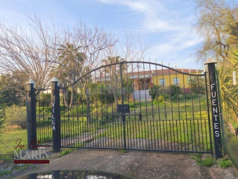 FINCA RÚSTICA CON CHALET Y MÁS - NATURALEZA, AMPLITUD Y CALI