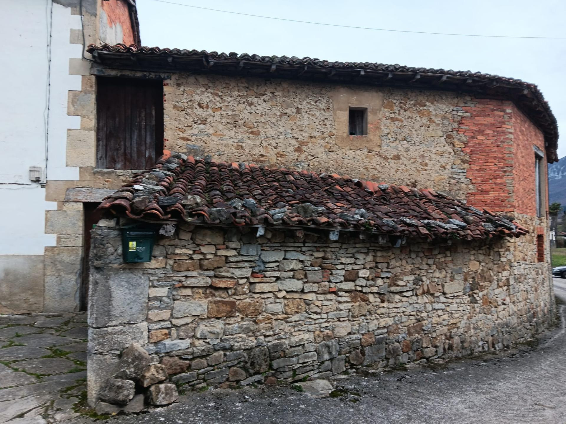 Se Vende Casa de piedra con terreno en Valle de Mena - foto 5