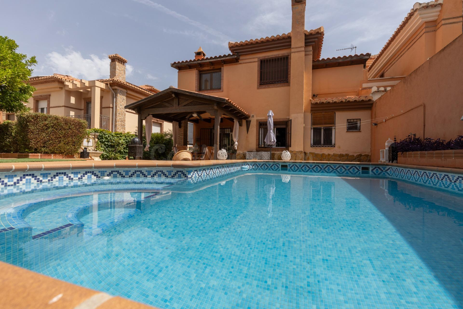 Exclusiva vivienda premium en La Zubia - foto 3