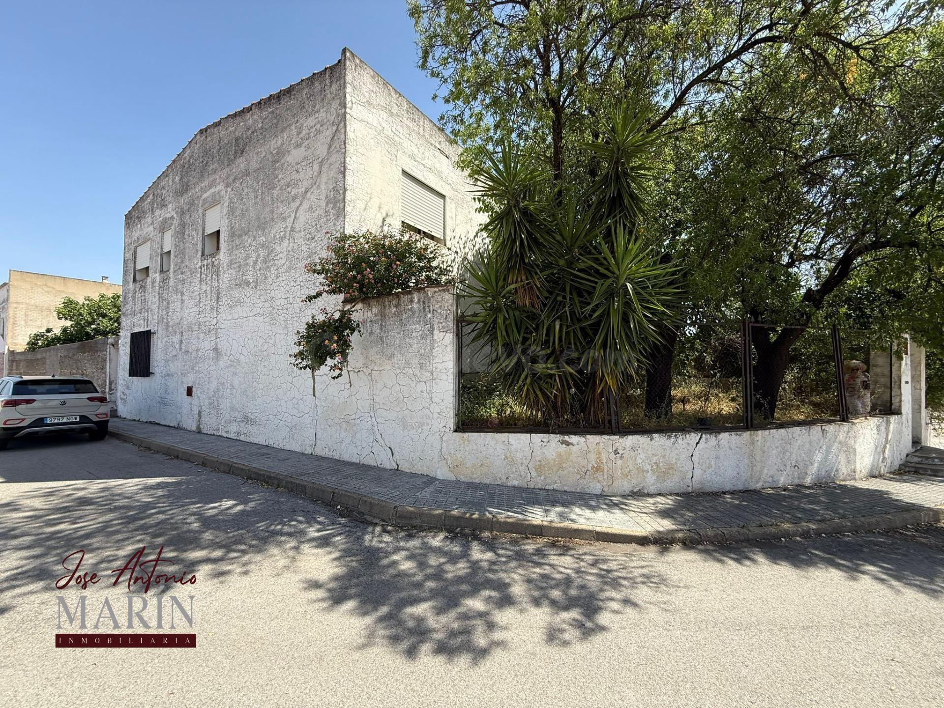 CASA SEÑORIAL CON 1.000 M2 DE PARCELA EN LA ALBUERA - AMPLITUD Y POTENCIAL PARA CREAR UNA VIVIENDA ÚNICA