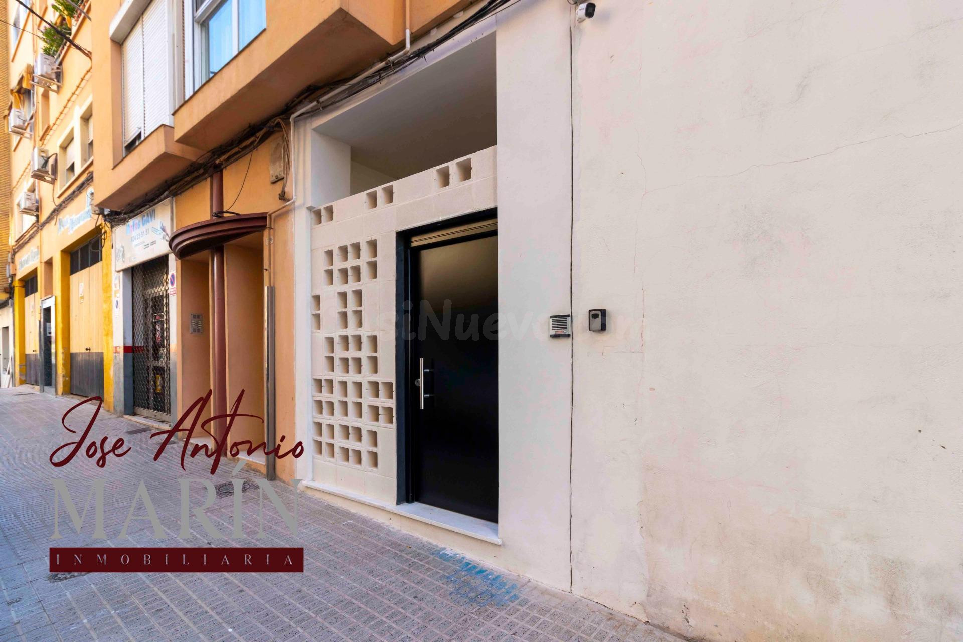 Apartamento a estrenar con patio en Pardaleras.