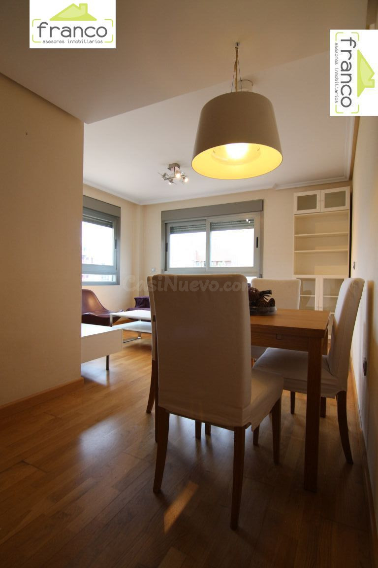 Moderno y en la mejor zona de Juan Carlos I- - foto 4