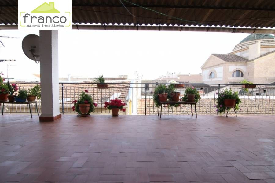 CASA EN VENTA EN EL CENTRO DE ALGUAZAS JUNTO A IGLESIA DE SA