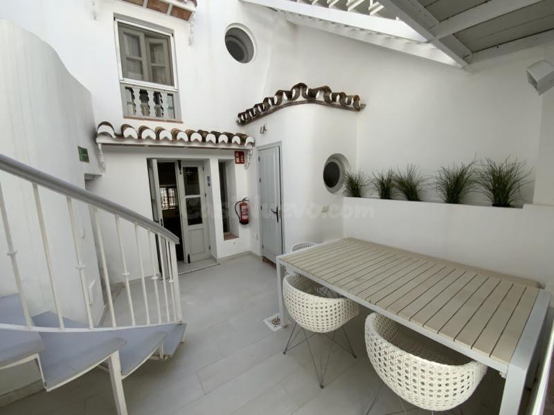 Encantadora Casa de Tres Plantas con Licencia Turística en e - foto 4
