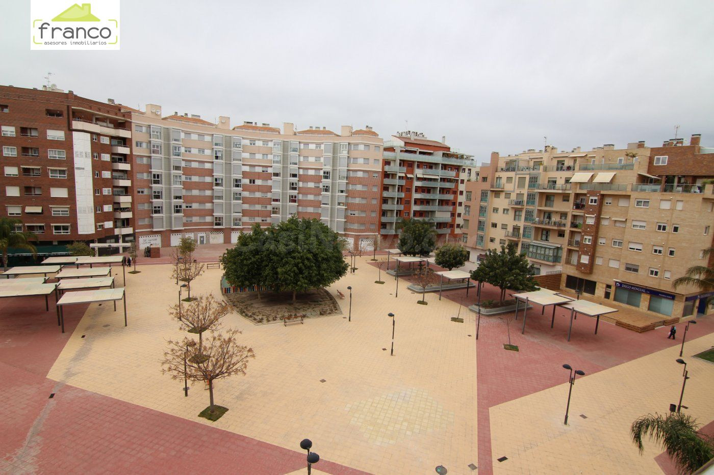 Moderno y en la mejor zona de Juan Carlos I- - foto 2