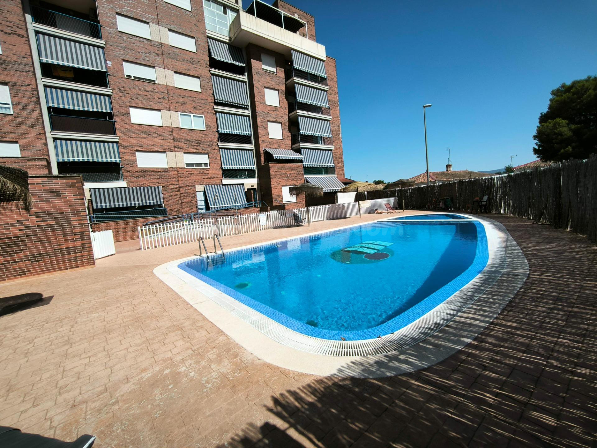 JAVALI VIEJO CON PISCINA