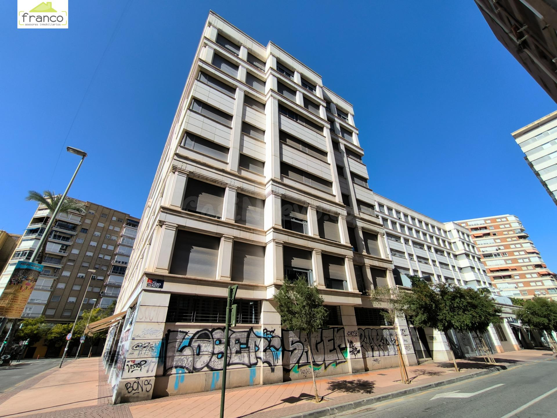 Junto al Corte Inglés