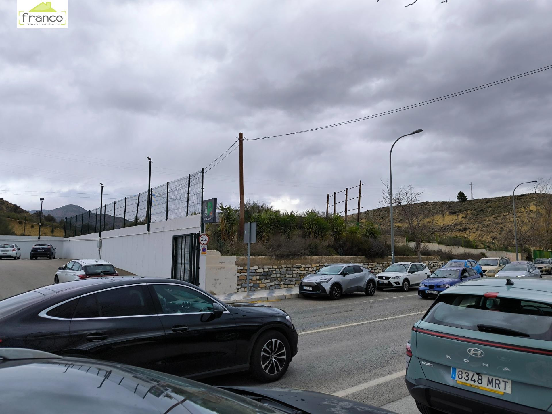 SOLAR USO TERCIARIO JUNTO A MERCADONA - foto 4