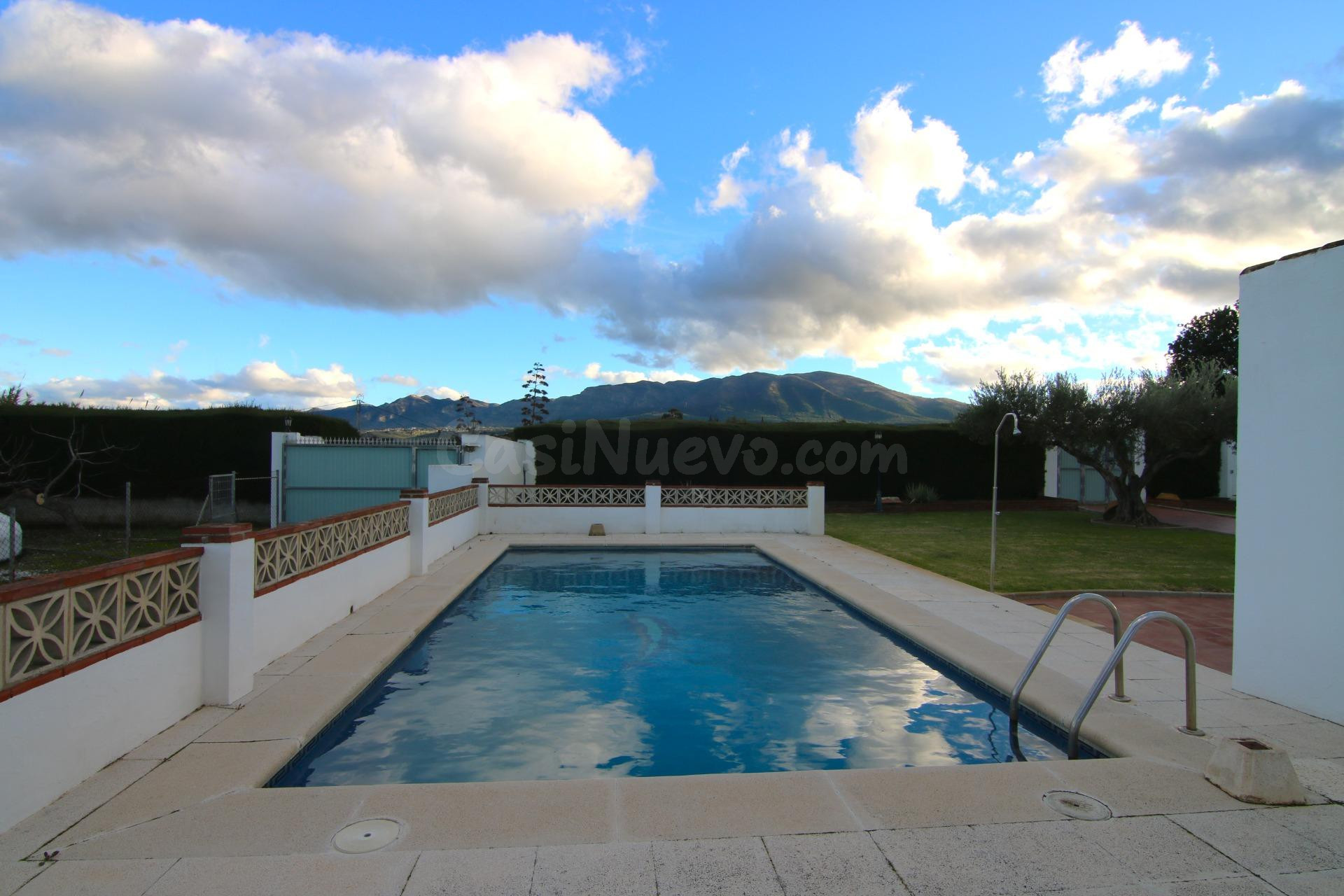 VILLA EN PIEGALLINA CON NAVE Y ALMACENES - foto 5