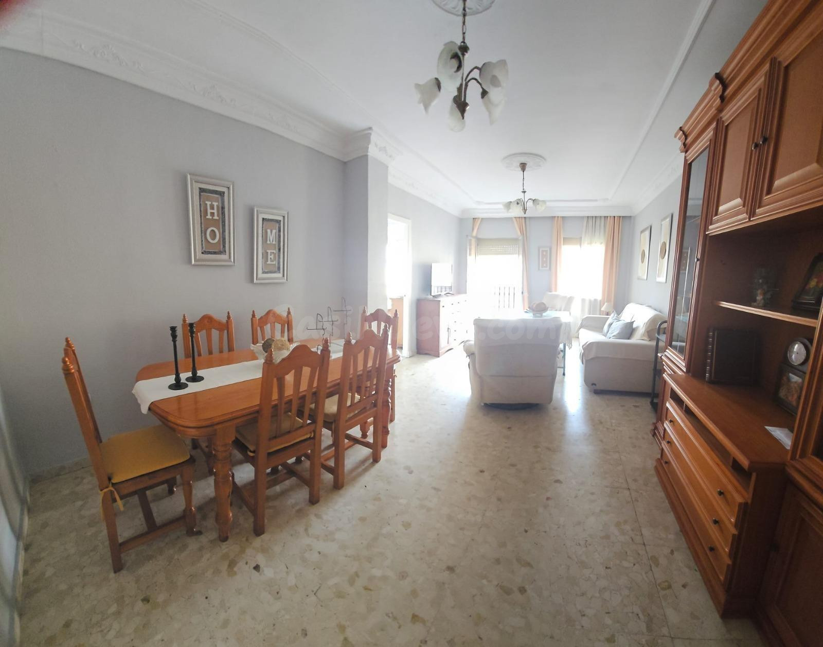 Amplio Piso en el Corazón de Fuengirola - Oportunidad Única - foto 2
