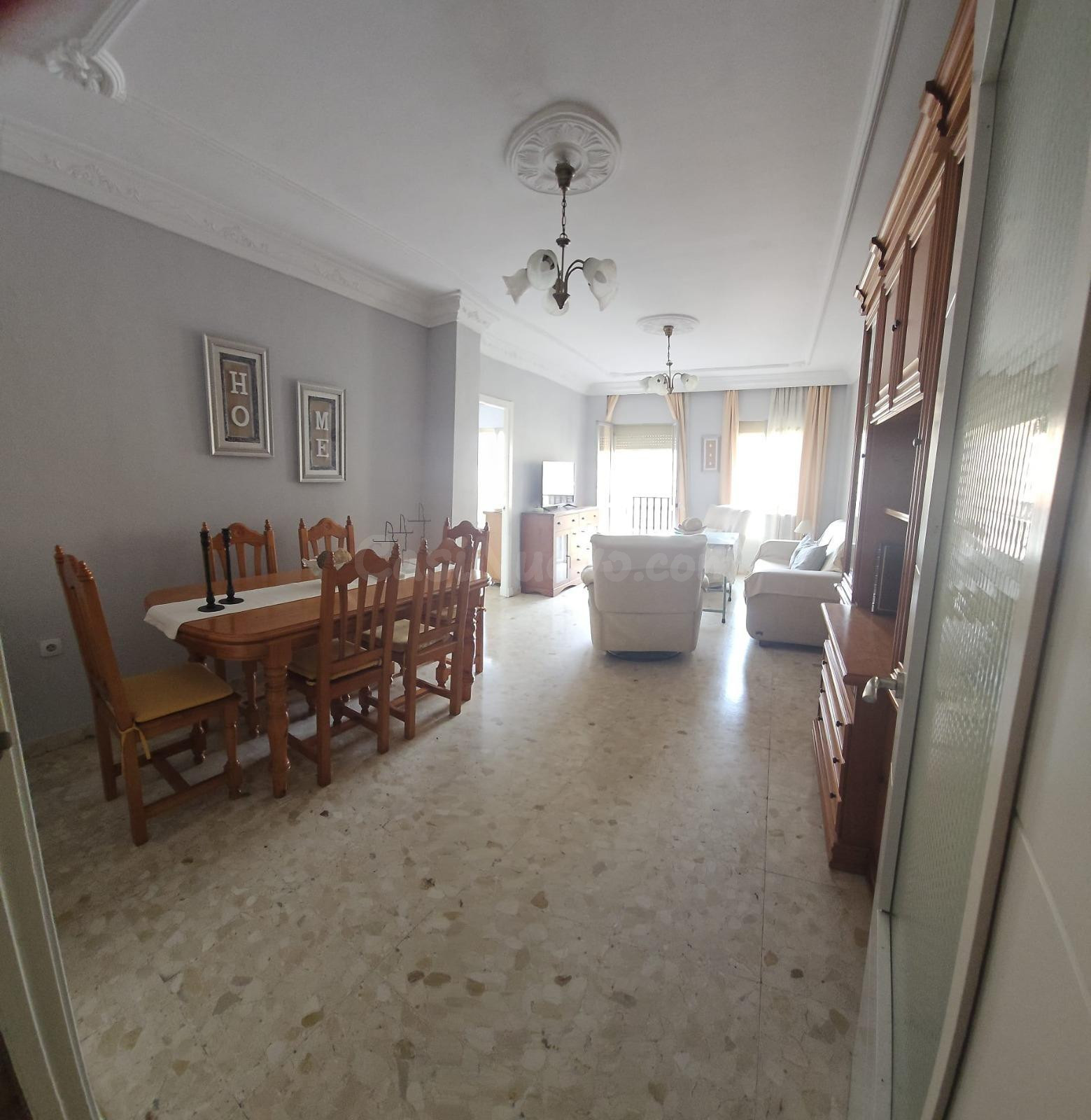 Amplio Piso en el Corazón de Fuengirola - Oportunidad Única - foto 3
