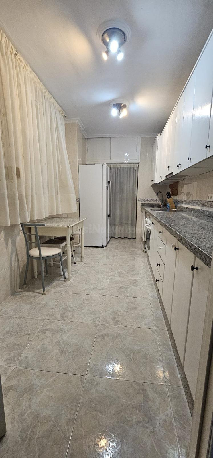 Amplio Piso en el Corazón de Fuengirola - Oportunidad Única - foto 4