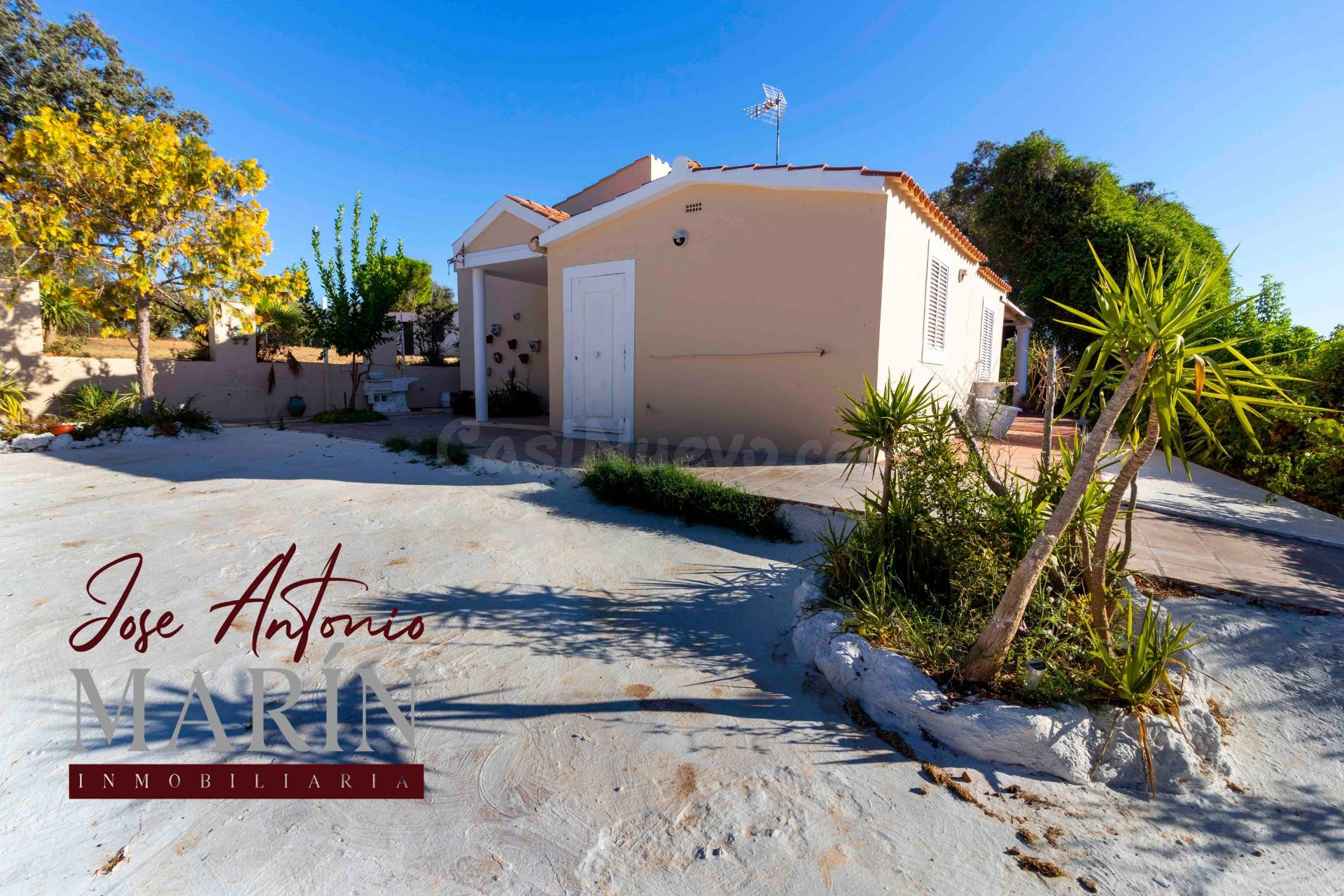 PARCELA CON CASA EN CAMPOMANES A LA VENTA.
