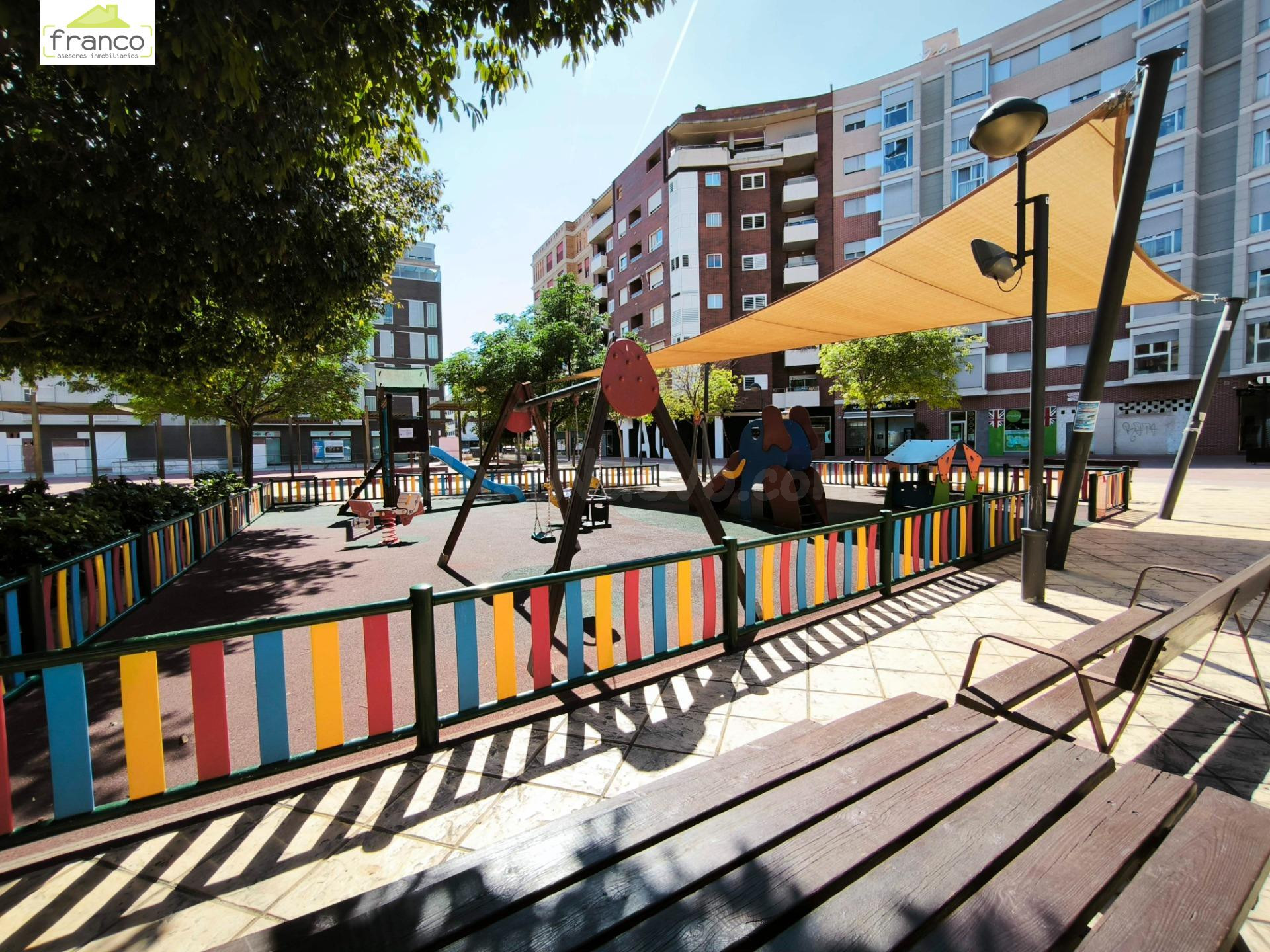 Amueblado, terraza y junto a Avda. Juan Carlos I