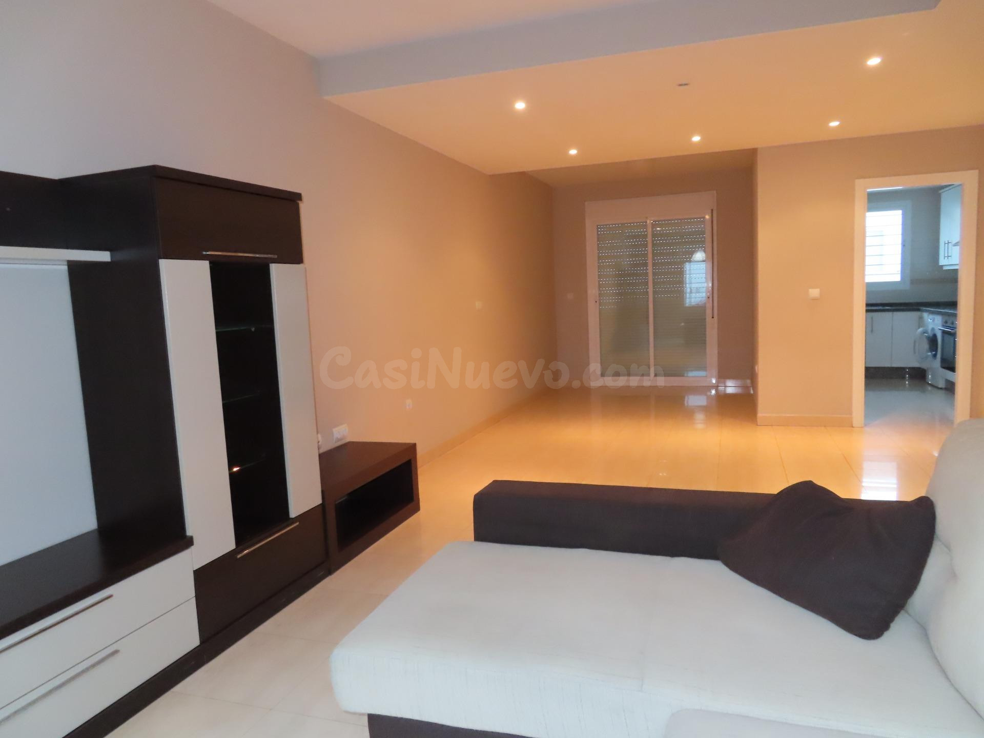 Chalet adosado en venta en Calle Clara Campoamor - foto 2