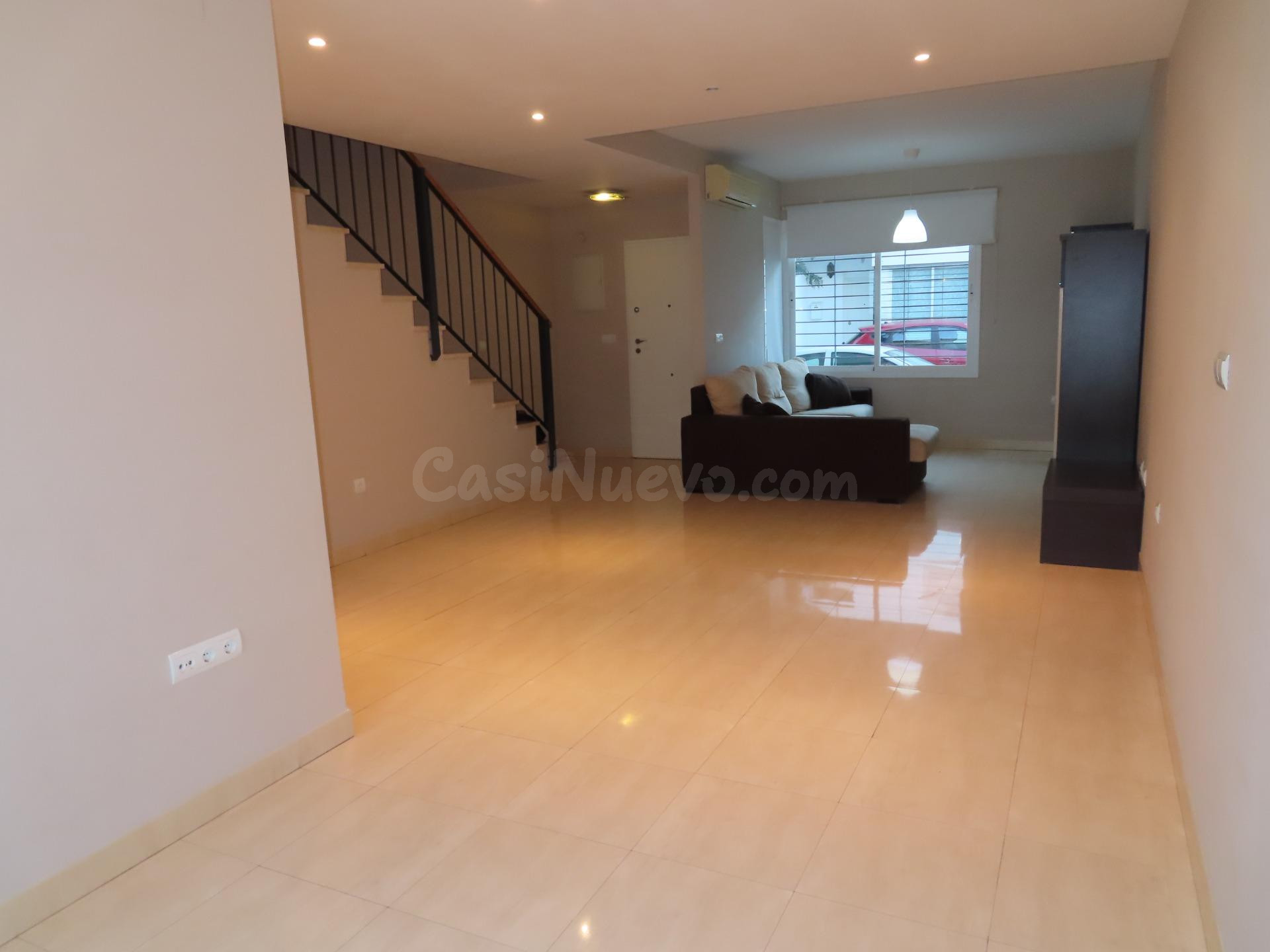 Chalet adosado en venta en Calle Clara Campoamor - foto 3